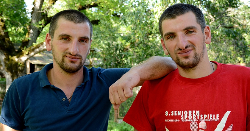 თბილისიდან რაჭაში - 26 წლის ტყუპი ძმების ბიზნესი დაცარიელებულ სოფელში