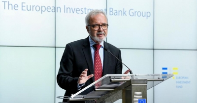 ფოტოზე - ევროპის საინვესტიციო ბანკის პრეზიდენტი ვერნერ ჰოიერი